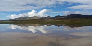 Laguna en la Cordillera de Sama