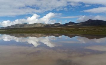 Laguna en la Cordillera de Sama